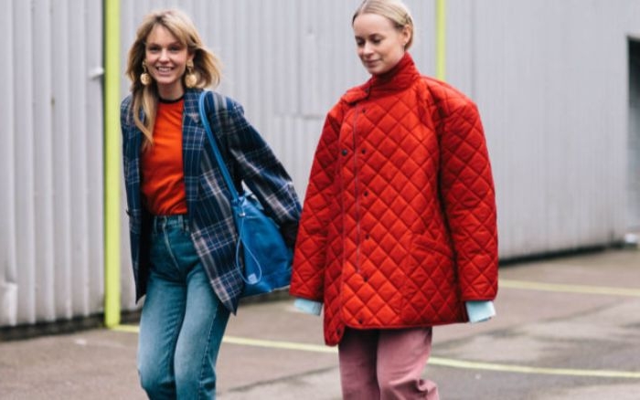 französische mode online shop, rote jacke, blaue jacke, jeans in blau oder rot