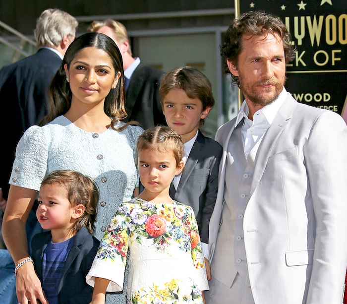 Matthew McConaughey zusammen mit seiner Ehefrau Camila Alves und ihren drei Kindern Levi, Vida und Livingston