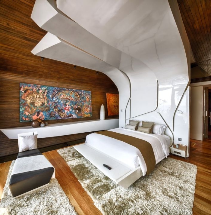 wandgestaltung schlafzimmer, weiß und braun mit buntem bild an der wand, gestaltung ideen