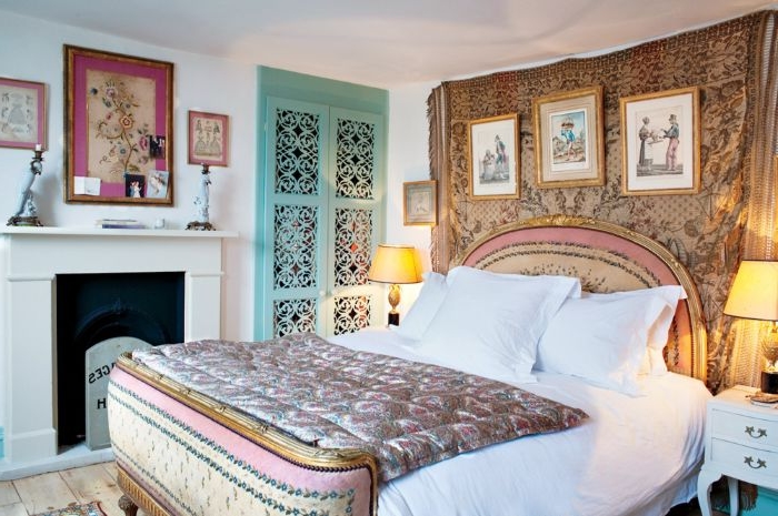 schlafzimmer komplett mit boxspringbett, indisches design, wandbilder, dekorationen, arabesken motive