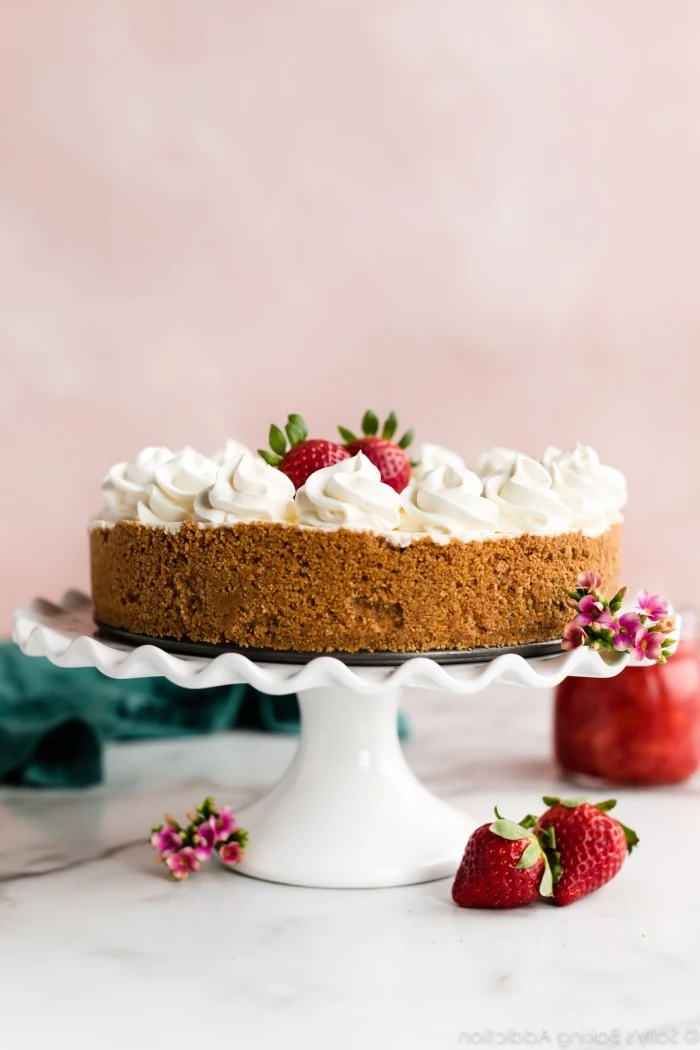 schnelle kuchen ohne backen erdbeerkuchen torte mit keksboden vanillesahne erdbeeren