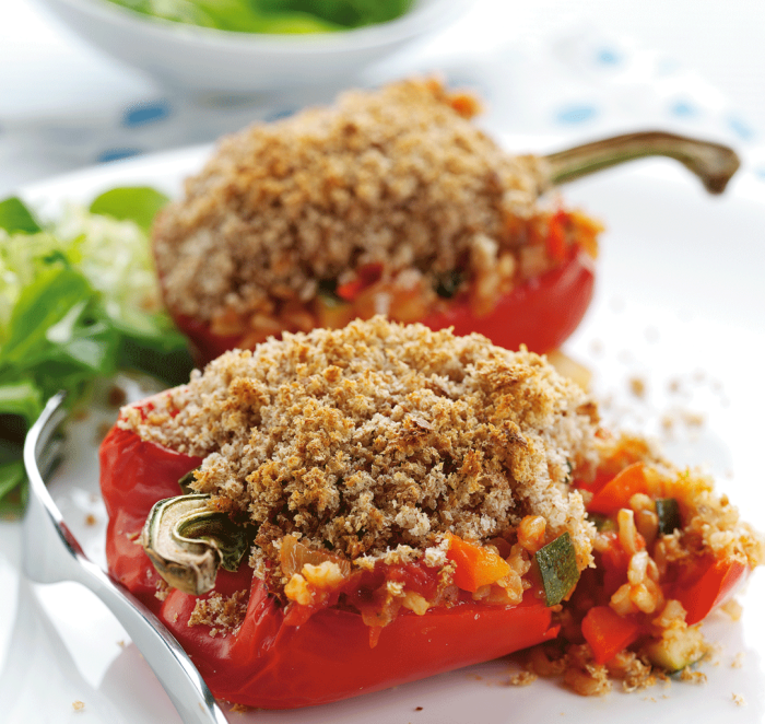 schnelle vegetarische rezepte für jeden tag, paprikas mit füllung aus bohnen, zucchini und tomaten