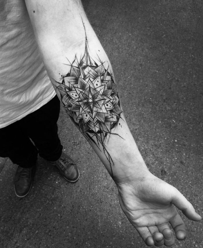 Mandala Tattoo am Unterarm, Männer Tattoos Motive, Inspiration für nächstes Tattoo 