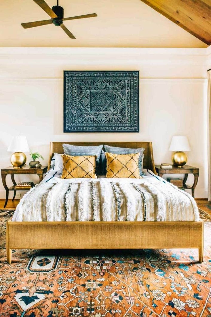 schlafzimmer ideen wandgestaltung, orientalisch das schlafzimmer dekorieren, bunter teppich