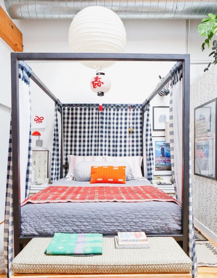 schlafzimmer inspiration, geometrisches design, bunte zimmer ideen, oranger kissen
