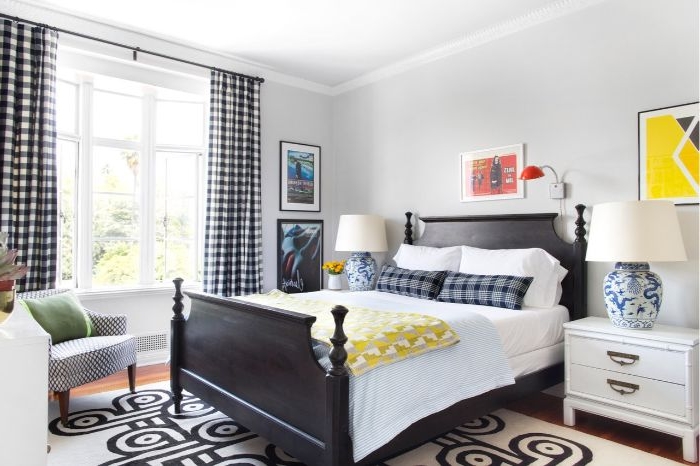schlafzimmer mit boxspringbett, ein klassisches design mit kreativen elementen als deko und farben
