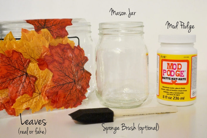 Einmachglas mit künstlichen Herbstblättern dekorieren, herbstliches Teelicht selber machen
