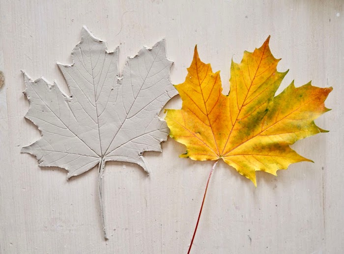 Blätter aus Modelliermasse selber machen mit Anleitung, Ideen für Herbstbasteln 