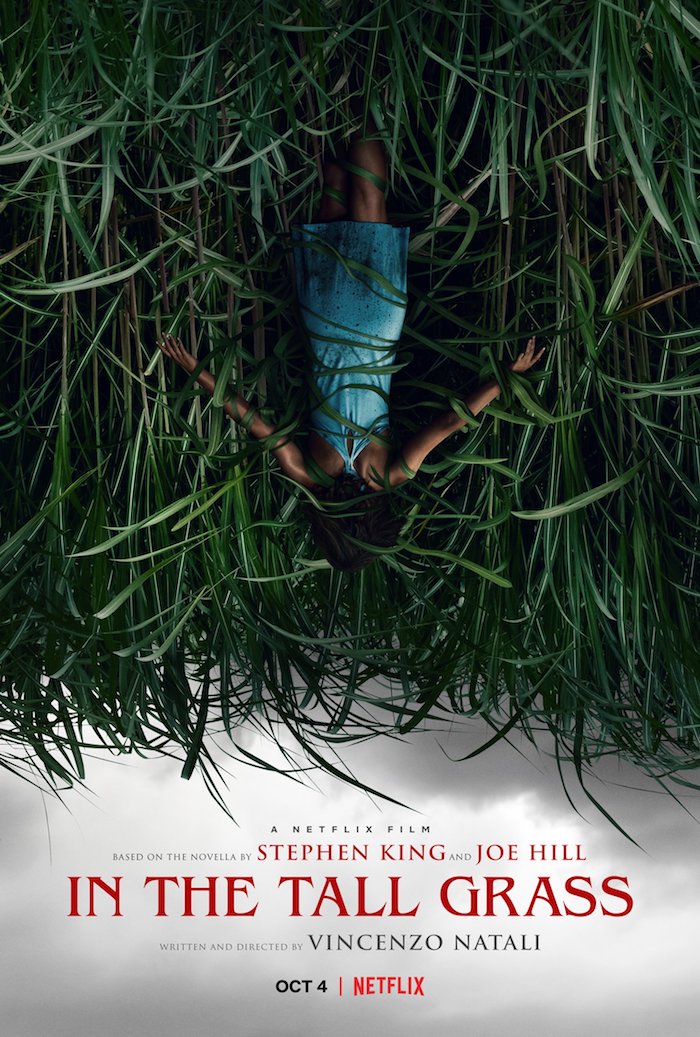 der ffizielle poster zu dem film in the tall grass von dem regisseur vincenzo natali, das logo von hetflix, eine junge frau im höhen grass, frau mit blauem kleid