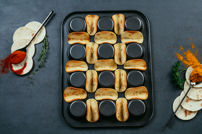 Mini Kreise aus Tortilla Wraps im Muffinblech backen, tolle Ideen für schnelles Party Essen 
