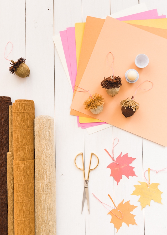 Herbstblätter und Eicheln aus Papier basteln, DIY Ideen für herbstliche Dekoration 
