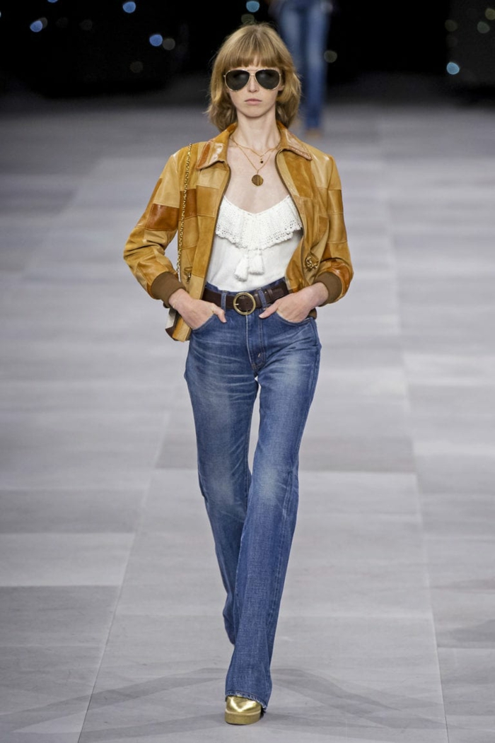 ein Outfit von Celine, Jeans mit breiten Hosenbeinen, Runway Trends für Frühling 2020