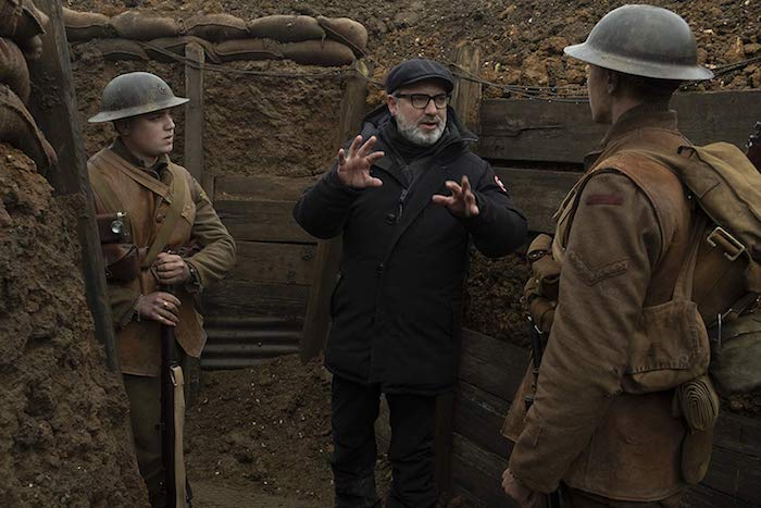 zwei soldaten während des ersten weltkriegs, der regisseur sam mendes während der dreharbeiten von dem film 1917, ein one shot film 