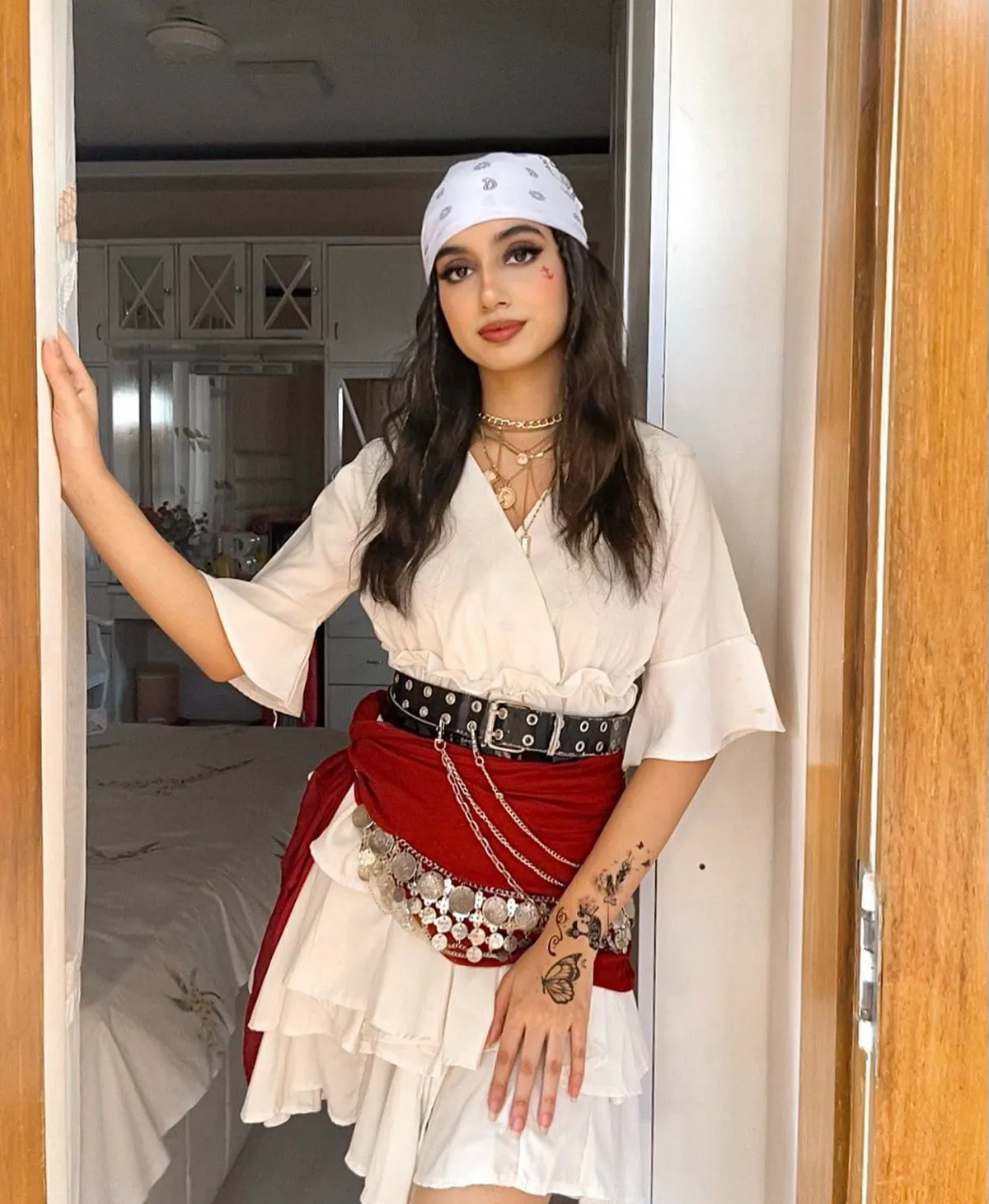 fasching kostüm für frau pirat mit kopftuch