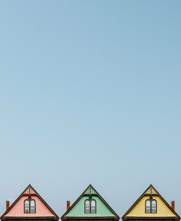 klassisches Flachdach in verschiedenen Farben mit alten Abdichtung