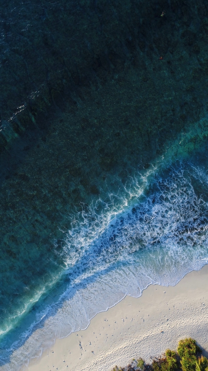 iphone x background, foto vom himmel, wasser und wellen, hintergründe fürs handy, sand