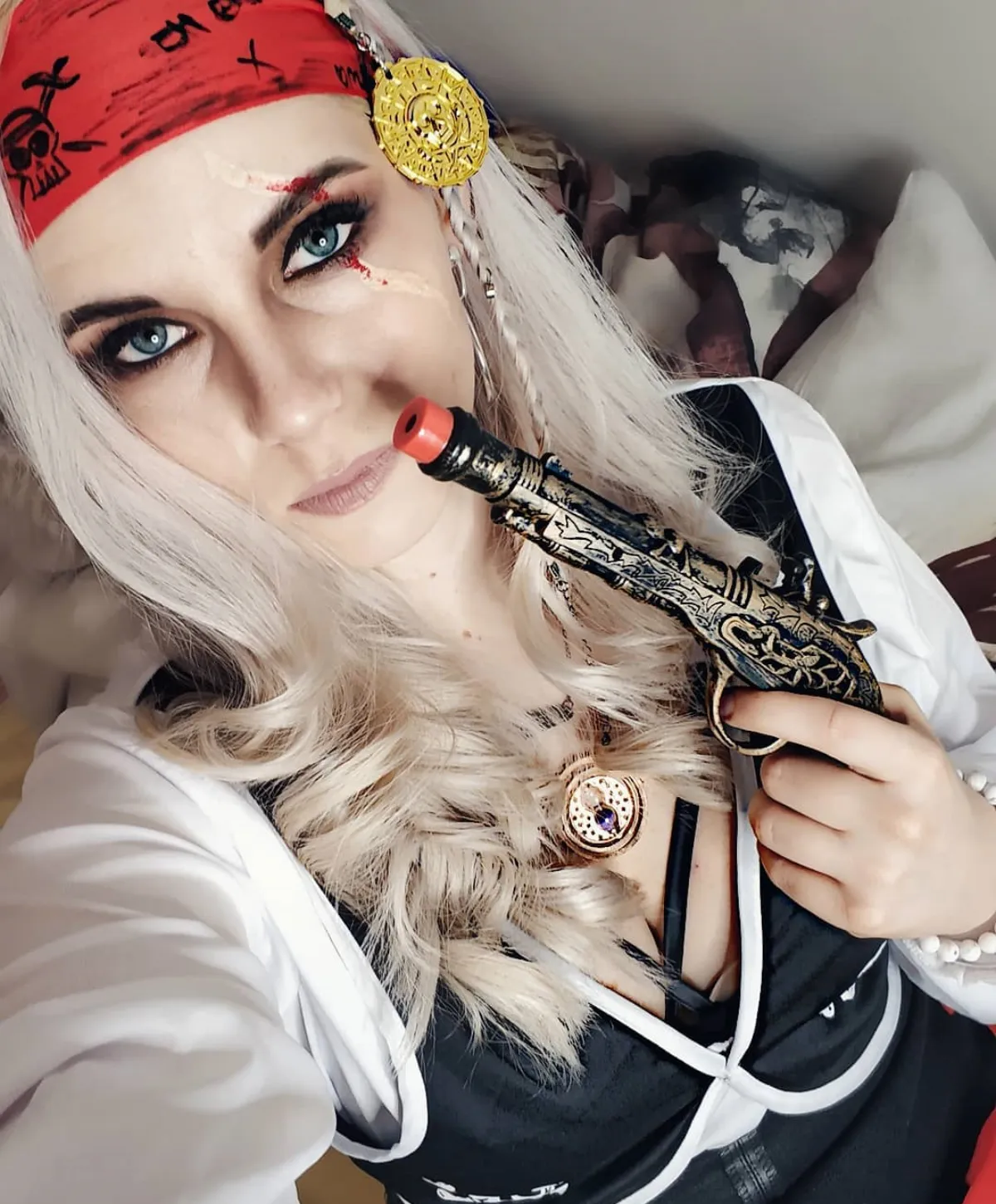 pirat kopftuch make up pistole halloween look