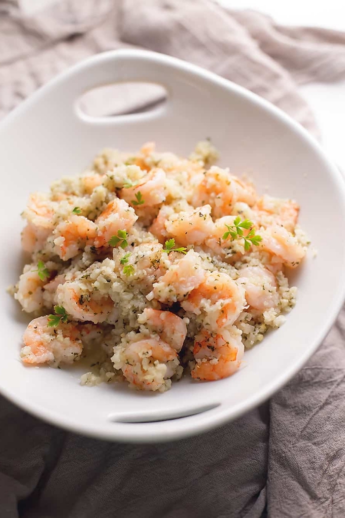 was ist keto diät, garnelen mit quinoa und kräutern, gesund essen, maritimes gericht