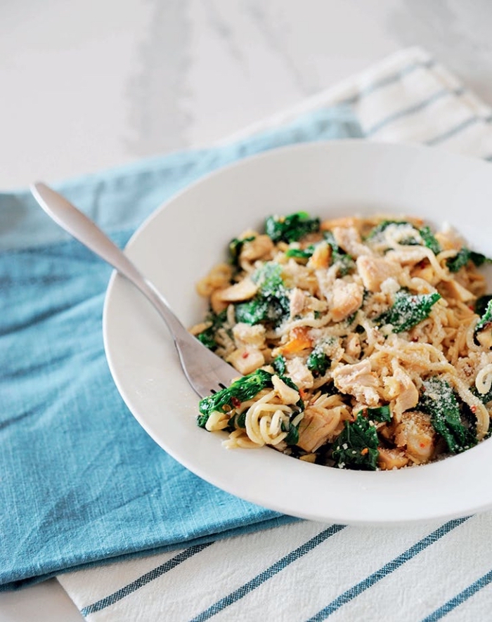 was ist keto diät, low carb pasta mit hühnerfleisch, brokkoli und käse