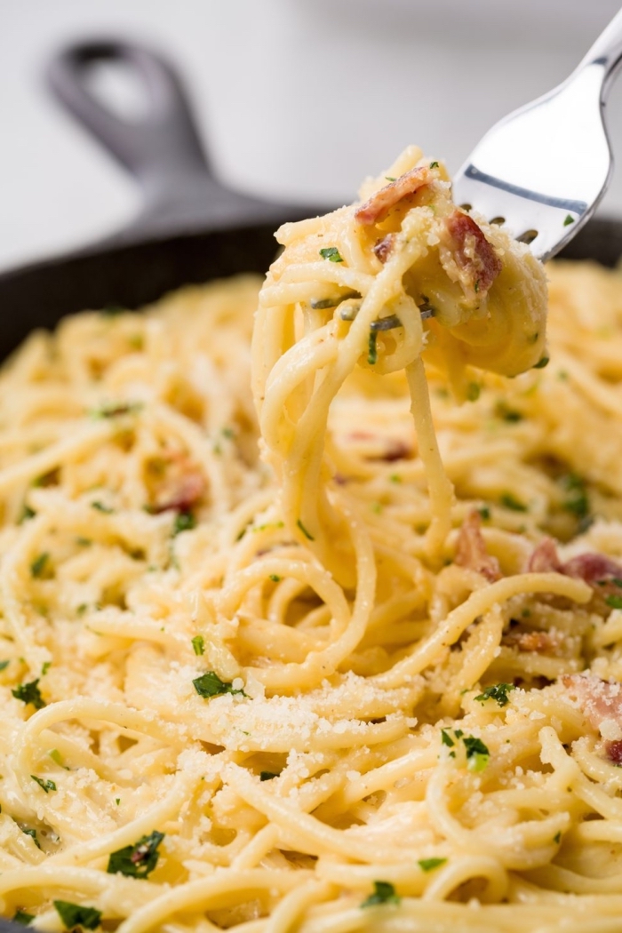 was esse ich heute, pasta mit hühnerfleisch, kräutern und parmesan käse, mittagessen ideen
