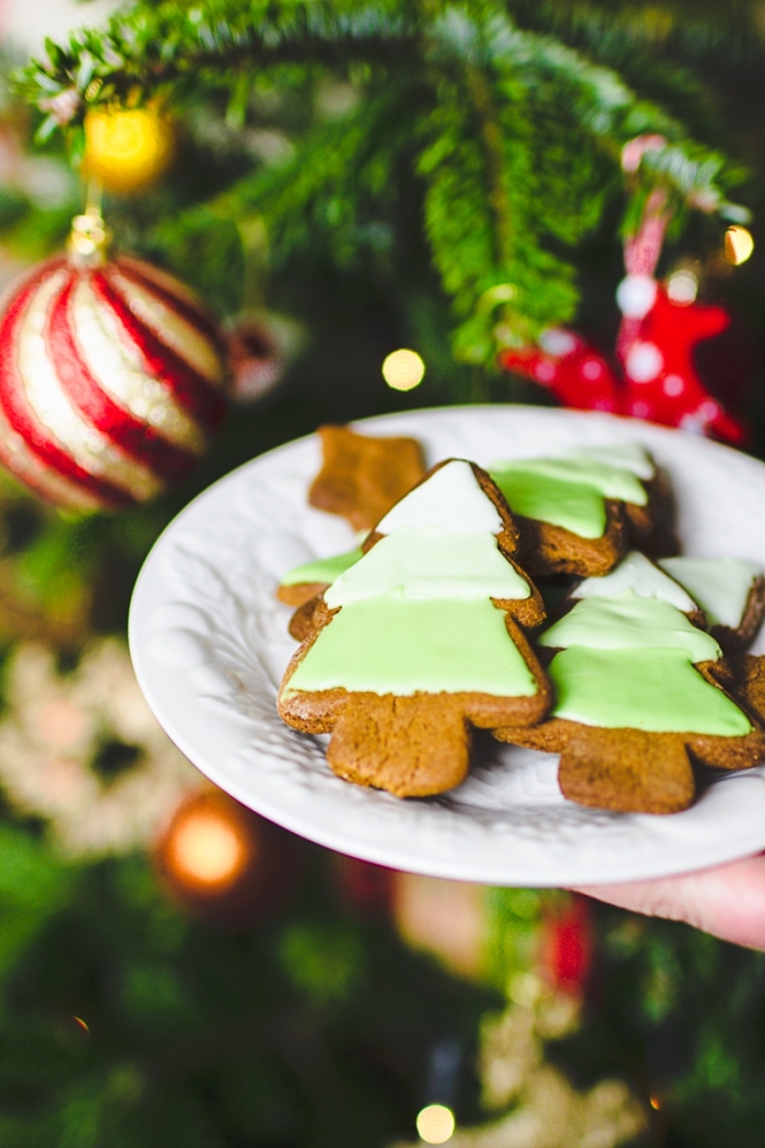 weihnachtskekse rezepte einfach, kekse mit ingwer und zuckerglasur im ombre look