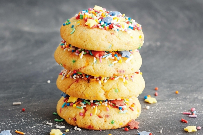 rezepte die kinder schmecken, kekse mit vanille dekroiert mit bunten streuseln