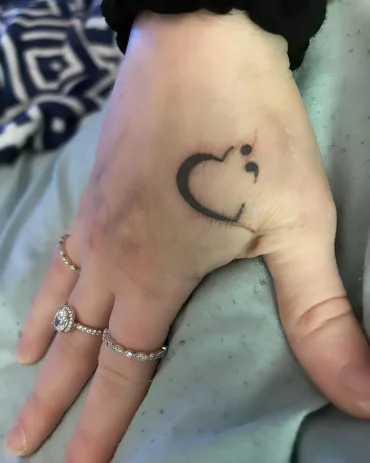 semicolon tattoo mit herz nicole m metz