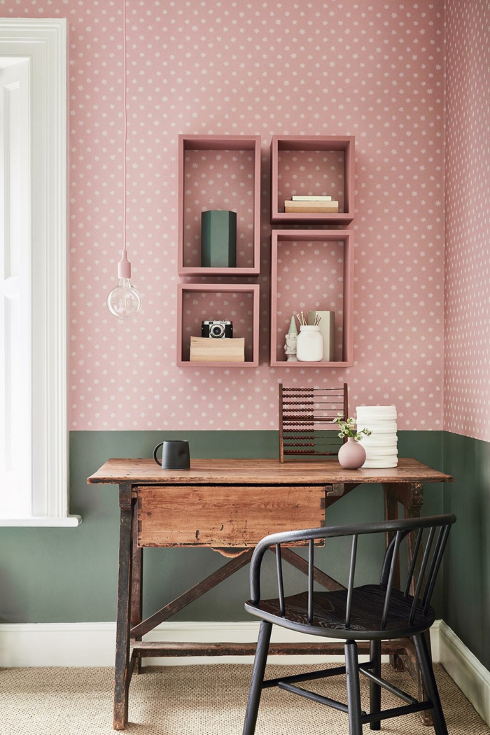 Wandfarbe Inspiration, Kleiner Schreibtisch aus Holz, altrosa Wand mit Polkadots, Colour-Blocking Wand grün und rosa, welche Farbe passt zu rosa, 