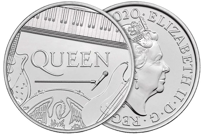 zwei münzen, die queen elizabeth ii darstellen, eine münze mit dem logo der band queen und mit gitarren und einem flügel