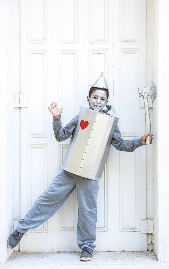 Faschingskostüme Kinder Jungen, Der Zauberer von Oz Zinnamann Kostüm aus Karton, rotes Herz