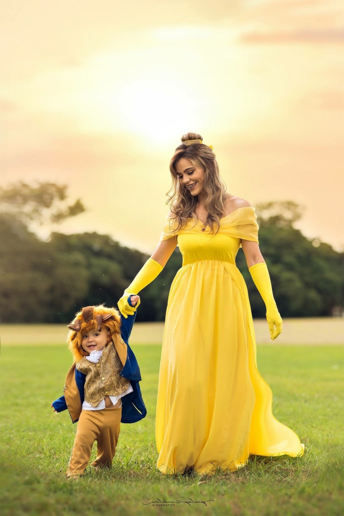 Die Schöne und das Biest Kostüm. Mutter im langen gelben Kleid, Faschingskostüme Kinder Jungen, Baby im Anzug