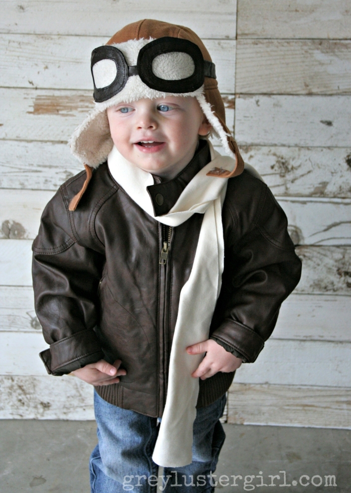 Faschingskostüme Kinder Jungen, Pilot Kostüm mit Fliegerbrille und Fliegermütze, braune Lederjacke und weißer Schal
