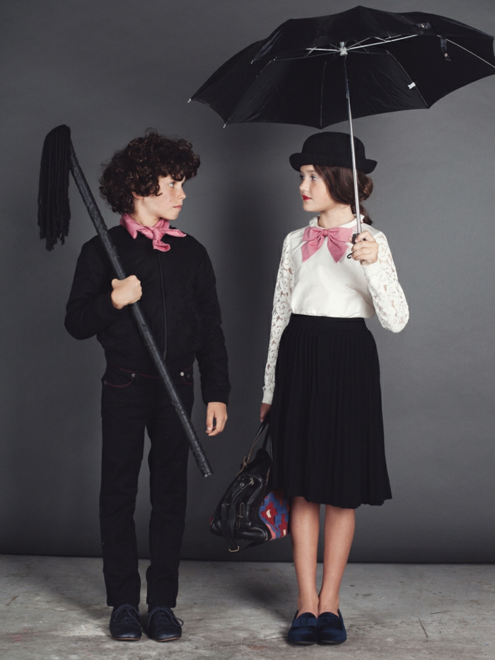 Mary Poppins und der Schornsteinfeger Kostüme, Mädchen im schwarzen Rock und weißer Bluse, trägt Regenschirm, Junge angezogen in schwarze Kleider, Kinderkostüme Fasching
