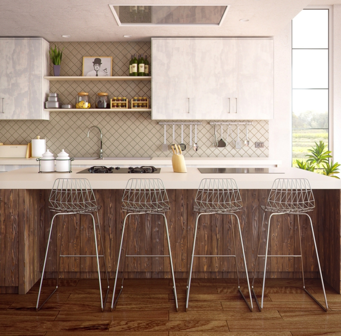 Küche in zwei Farben in Marmor und Holz, vier Barstühle, Kücheninsel mit Ofen und Kochplatte