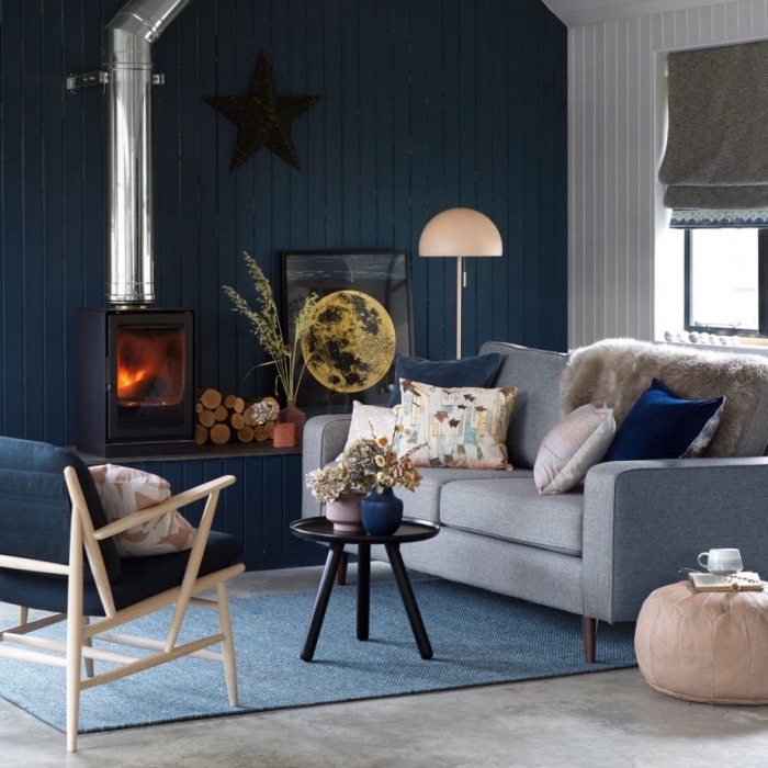 schöne wandfarben ideen, wohnzimmer in weiß und blau, graues sofa, wohnzimmerdeko