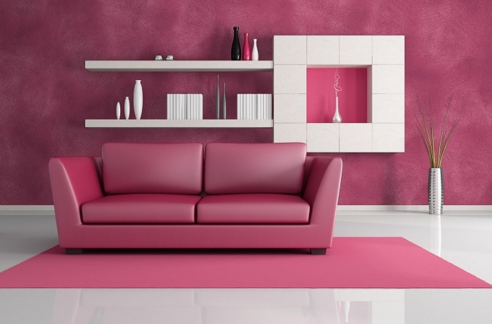 wandfarbe beere, wohnung einrichten, wohnzimmer gestalten in weiß und rosa, trendige farben 2020