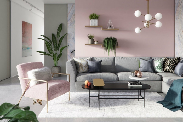 Welche Farbe passt zu rosa, couch in grauer Farbe und bunte Kissen, Sessel in altrosa, grüne Pflanzen