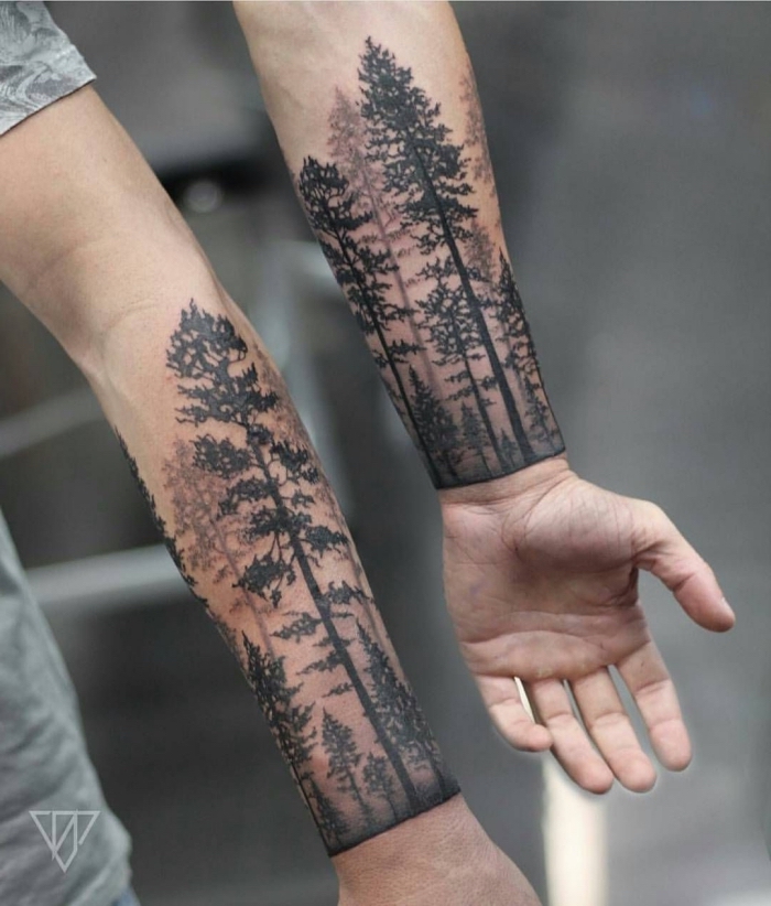 arm tattoo mann, realitische tätoiwerungen für bruder, viele bäume, wald