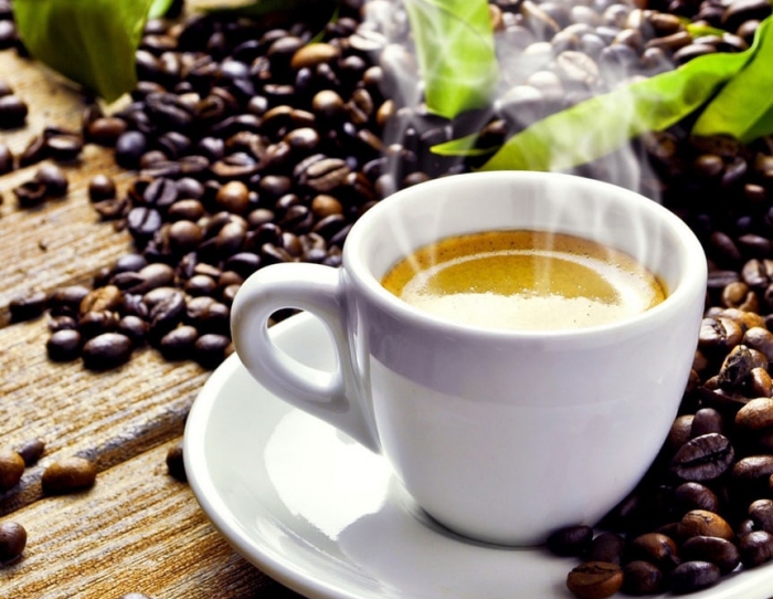 heimittel aus der natur, kaffee mit zitronensaft gegen kopfschmerzen und migräna