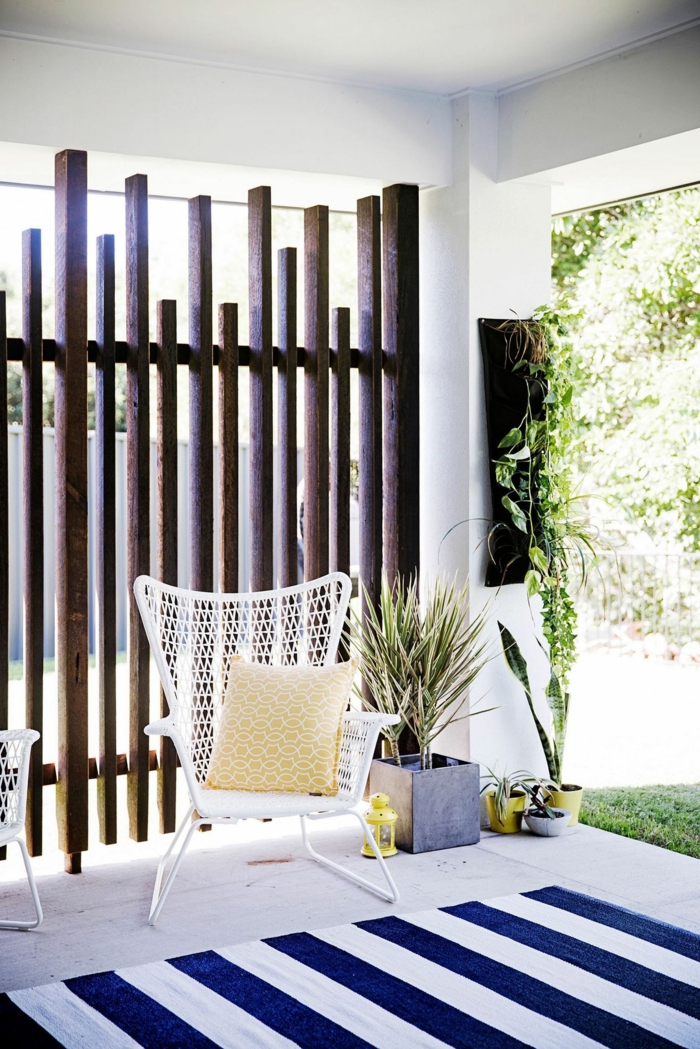 Sichtschutz Garten Ideen selber machen, Gartendeko aus Holz, modern Einrichtung von einem Garten und angesagte Möbel