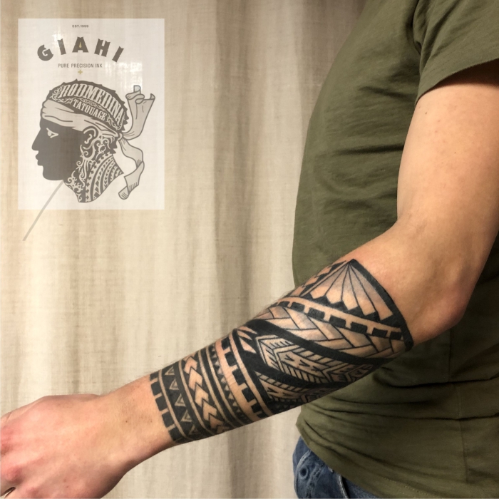 männer tattoos motive, blackwork tätowierung, samoanische symbole mit beudeutung