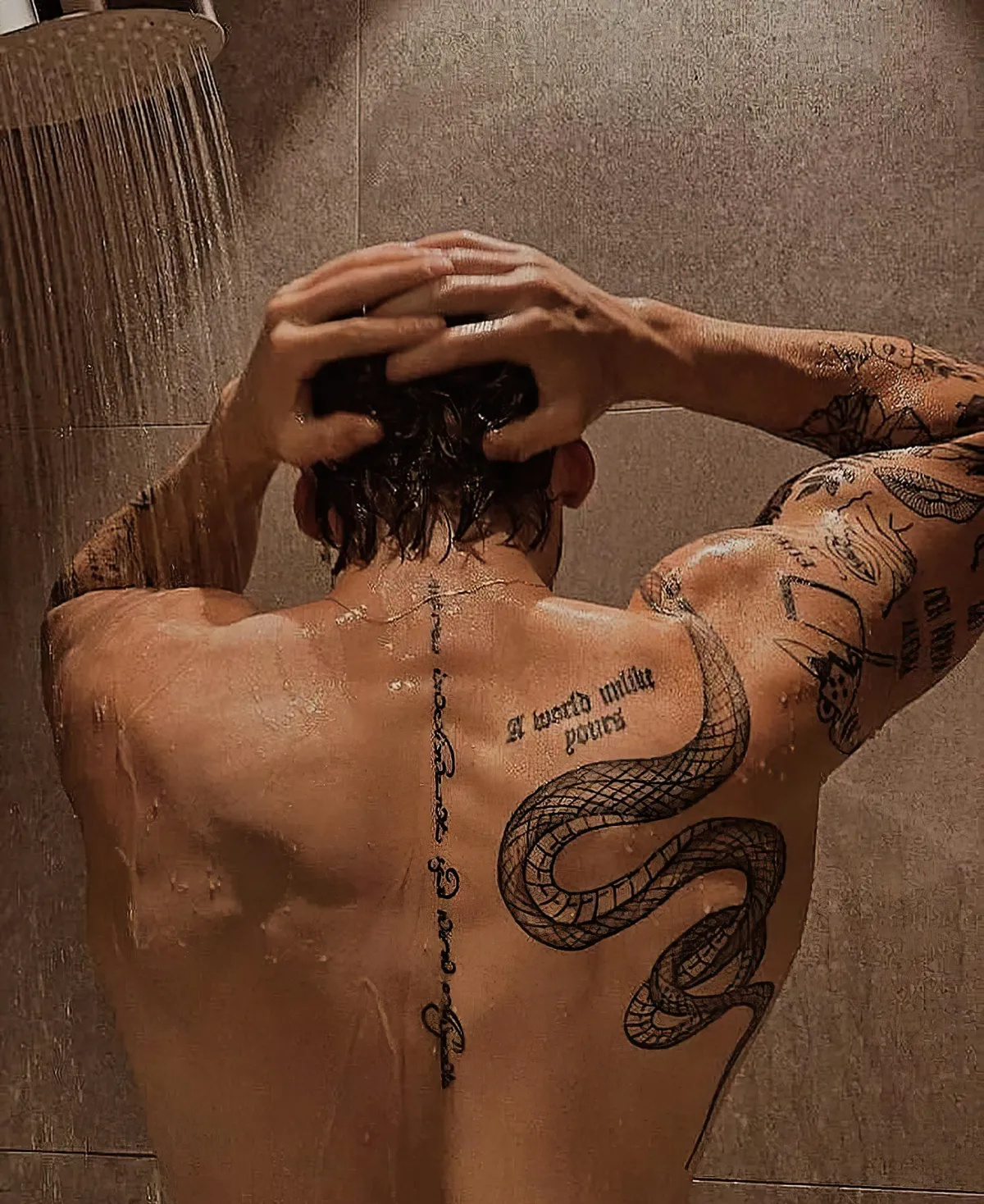rücken tattoos männer schlange tattoo massiv