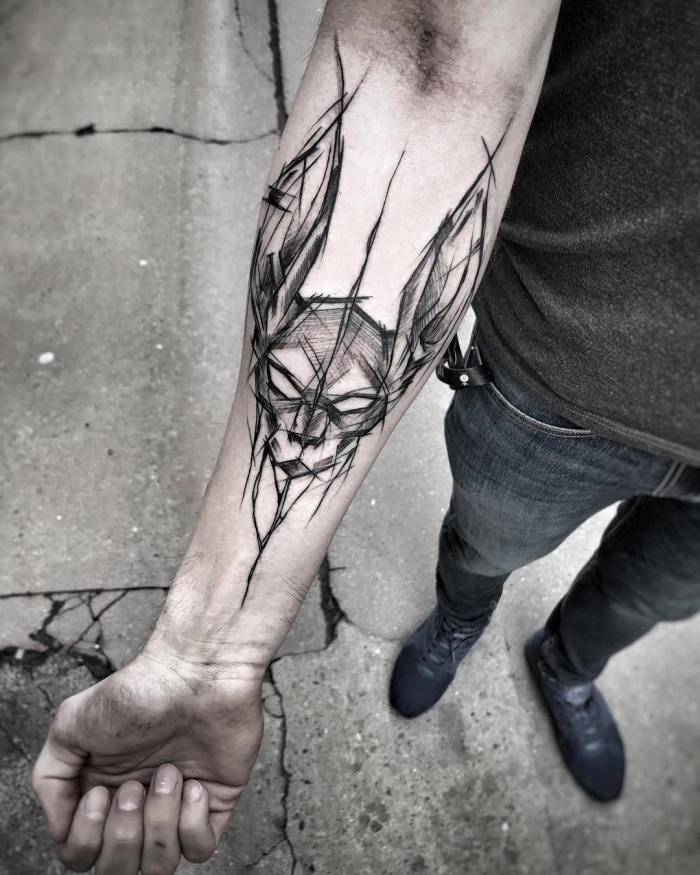 tattoo ideen männer, schwarz graue tätowierung am unterarm, katze mit langne ohren