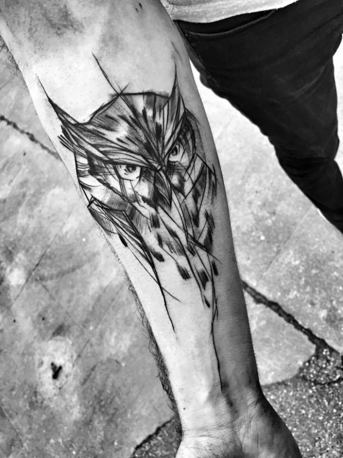 tattoo unterarm mann, tätowierung mit vogel als motiv, modernes design, blackwork