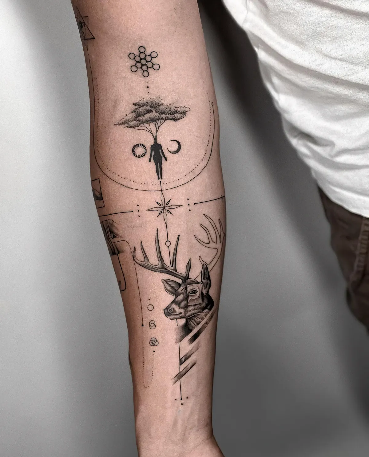 tattoos am ganzen arm rentier tattoo am unterarm