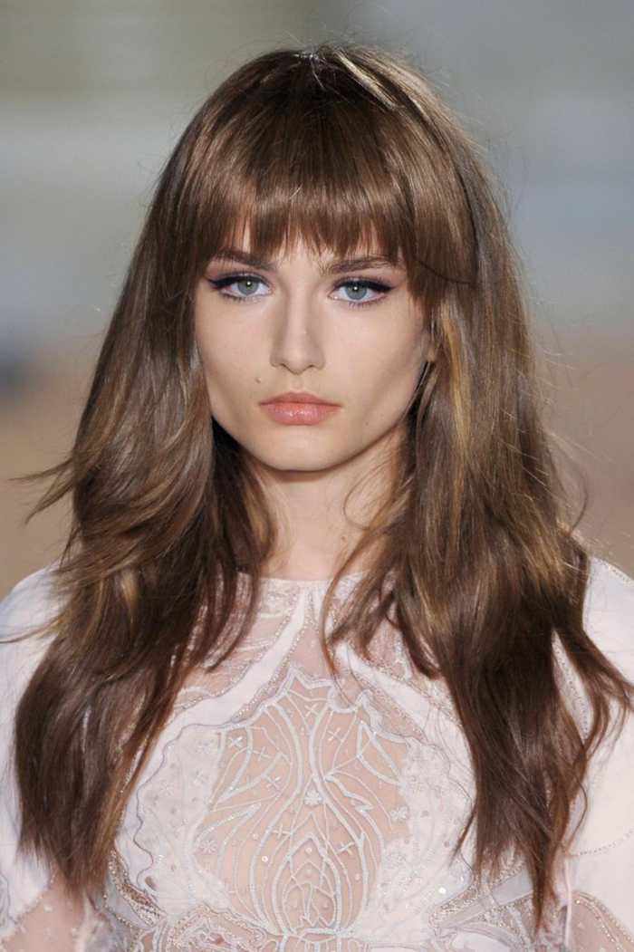 Frisuren Mit Gestuften Haaren : Frisuren Braune Haare Pony