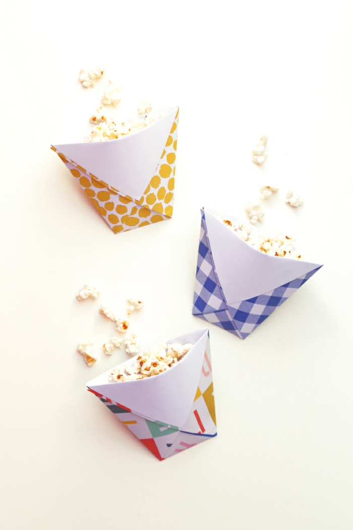 Ideen zum selbermachen, Popcorn Pappbecher in verschiedene Farben, Origami Anleitung