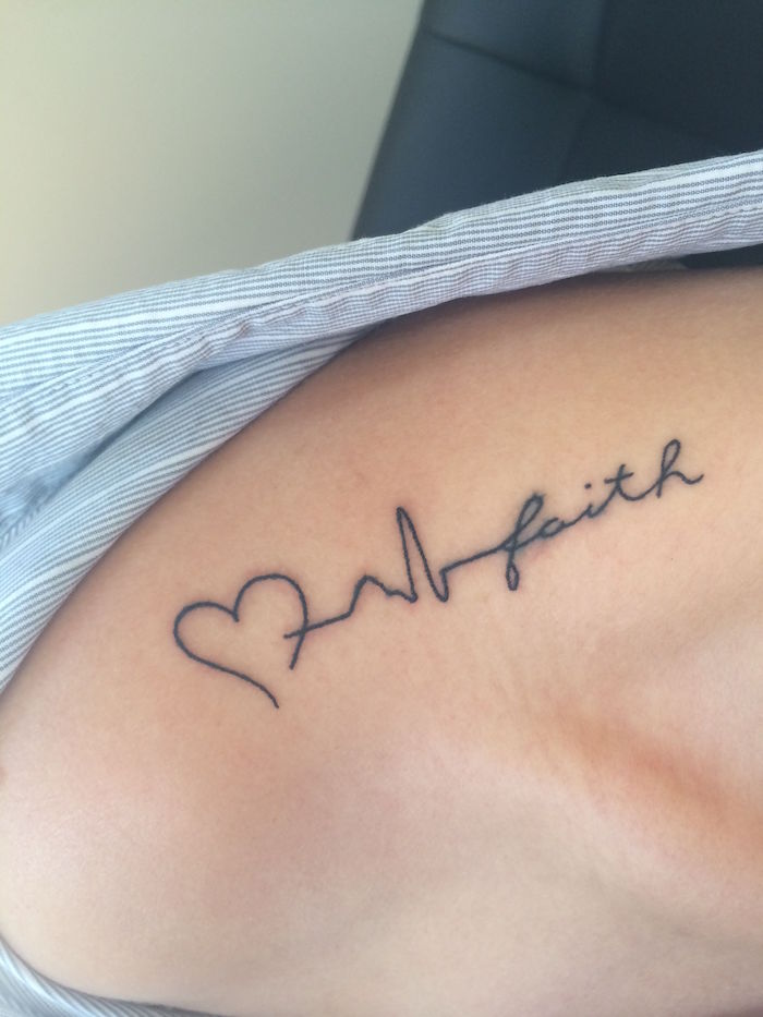 Liebe Glaube Hoffnung Tattoo am Schulter, Tattoos mit Bedeutung Ideen 