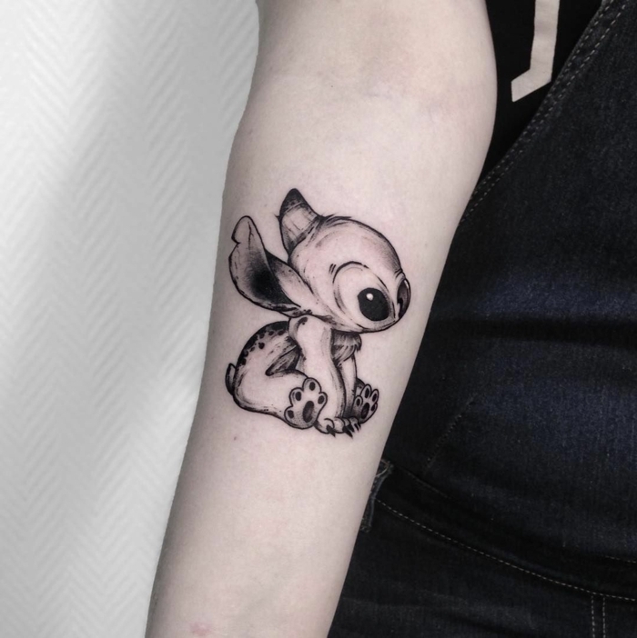 kleine tattoos familie, motive mit beudetung, stitch in schwarz und grau, süße tätowierung