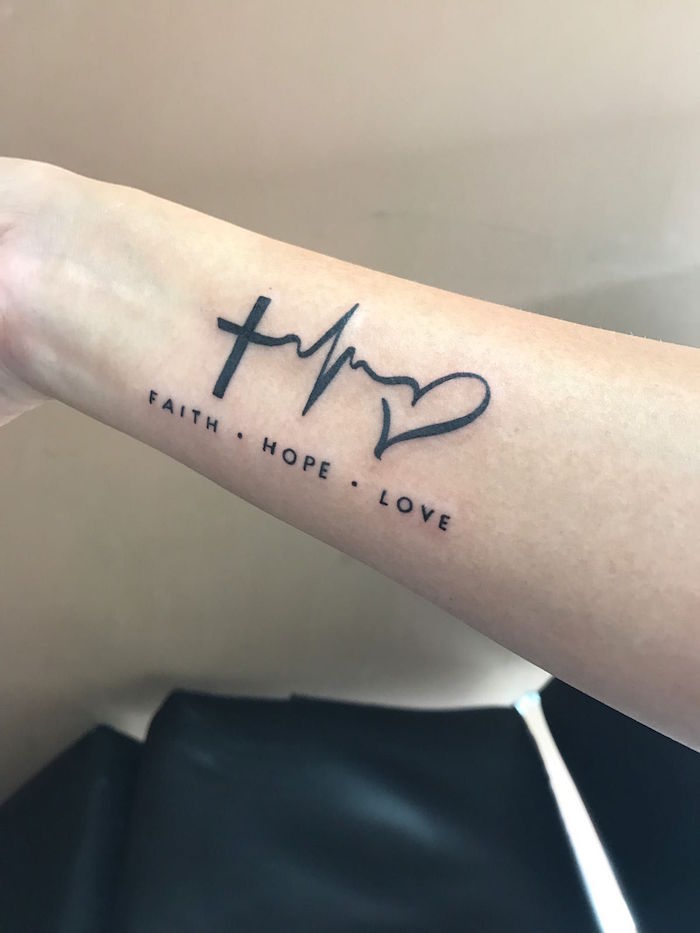 Unterarm Tattoo Liebe Glaube Hoffnung, schöne Tattoos für Frauen 